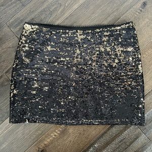 Forever 21 Black and Gold Sequins Mini Skirt - size Small